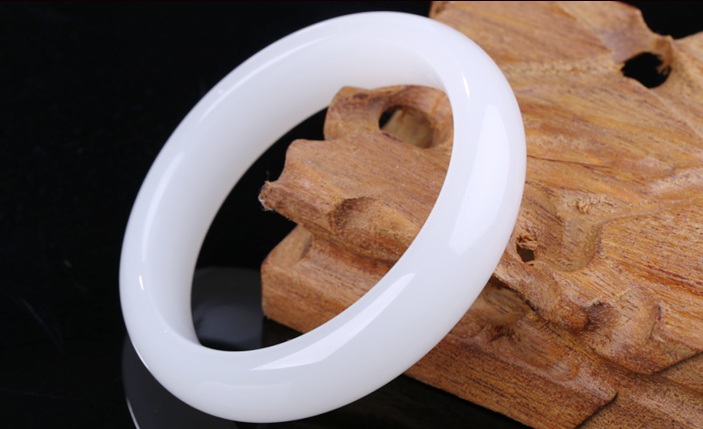 猶勝羊脂，新疆和田玉手鐲