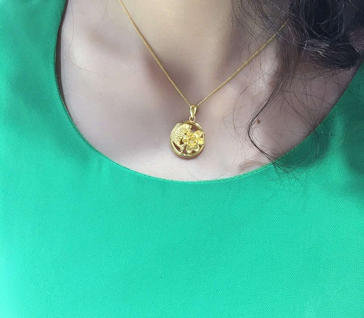 年年有余，鯉魚抱蓮花吊墜