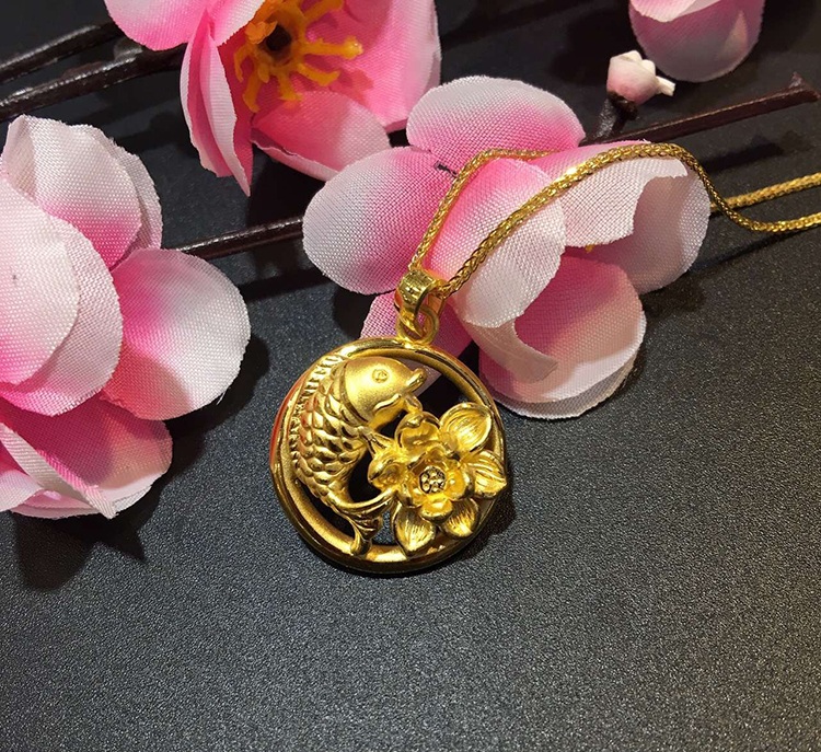 年年有余，鯉魚抱蓮花吊墜