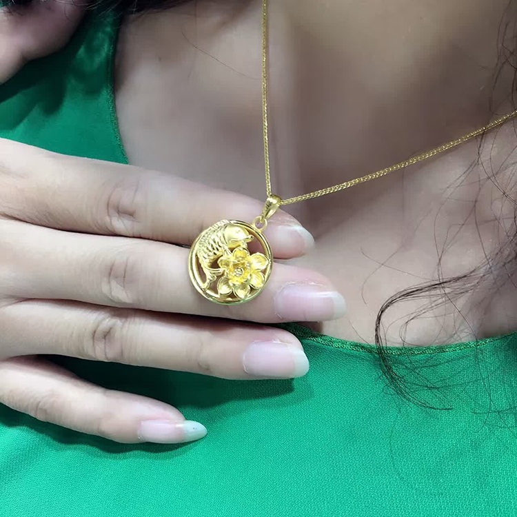 年年有余，鯉魚抱蓮花吊墜