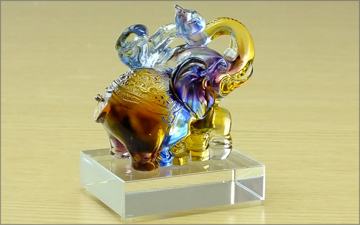 琉璃吉祥如意工藝品，琉璃的意思