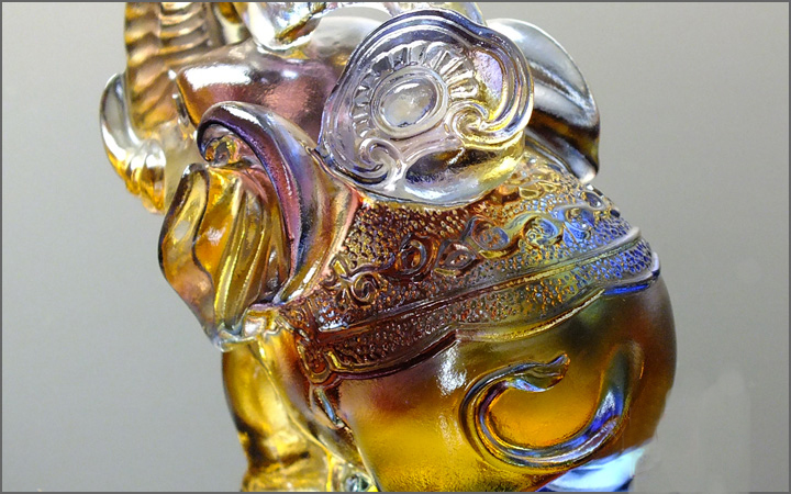 琉璃吉祥如意工藝品，琉璃的意思