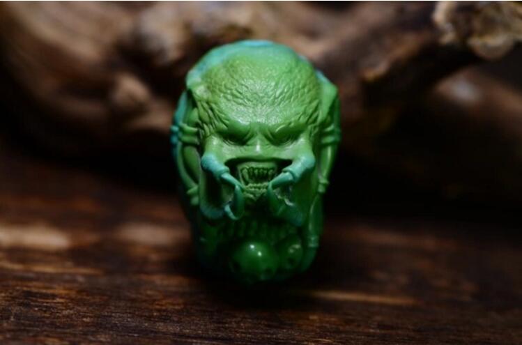 原礦綠松石雕件吊墜:鐵血戰(zhàn)士