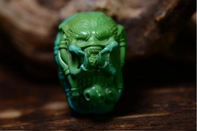 原礦綠松石雕件吊墜:鐵血戰(zhàn)士