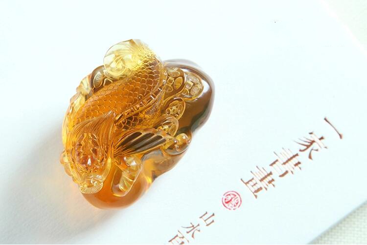 緬甸琥珀獨(dú)占鰲頭吊墜，緬甸琥珀的鑒別方法