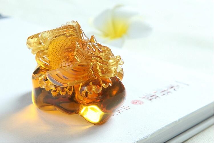 緬甸琥珀獨(dú)占鰲頭吊墜，緬甸琥珀的鑒別方法