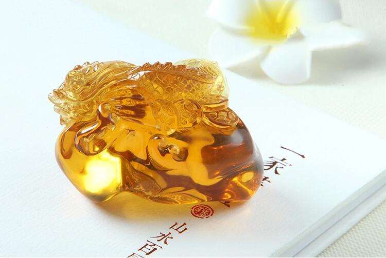緬甸琥珀獨(dú)占鰲頭吊墜，緬甸琥珀的鑒別方法