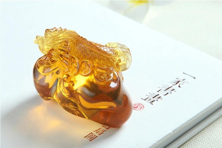 緬甸琥珀獨(dú)占鰲頭吊墜，緬甸琥珀的鑒別方法