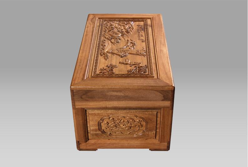 中式復(fù)古香樟木箱子