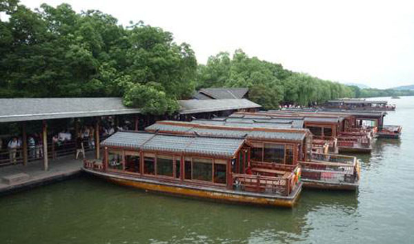 湖濱公園畫(huà)舫碼頭