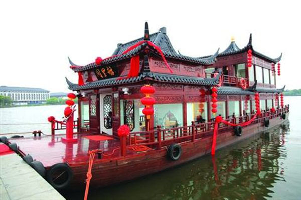 湖濱公園畫(huà)舫碼頭