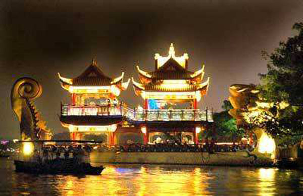 湖濱公園畫(huà)舫碼頭