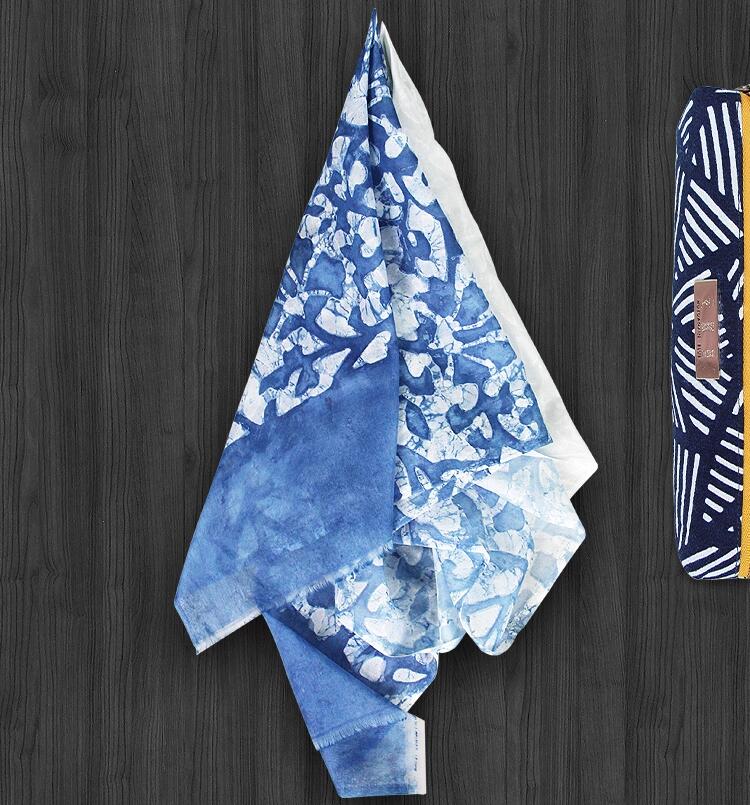 藍(lán)印花布真絲漸變?nèi)緡? src="/wenxue/d/file/bigpic/190404/04/6-1F323153459.jpg" / data-Gj9M="7wfNxH"><br / data-MZvz="Wr9EWh">
<img alt=