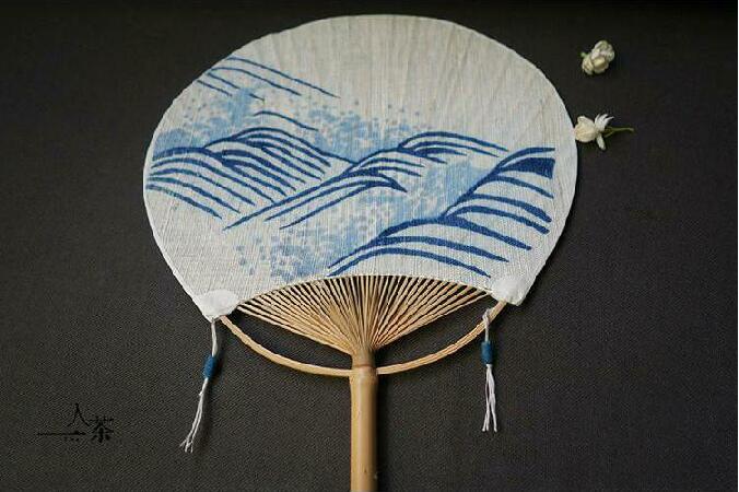 家佳樂文學(xué)復(fù)古刺繡和風(fēng)扇