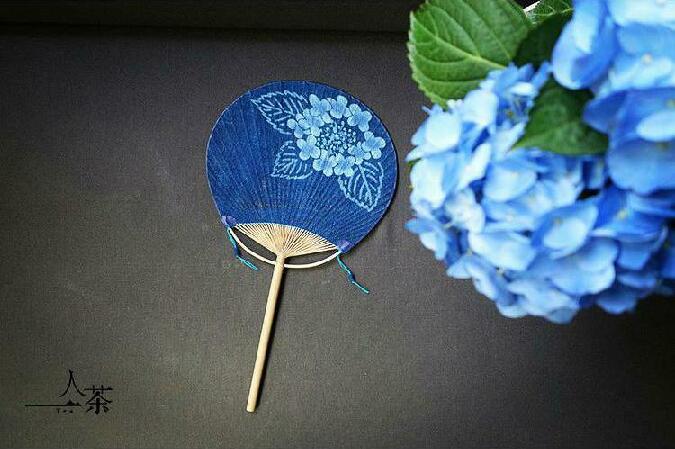 家佳樂文學(xué)復(fù)古刺繡和風(fēng)扇