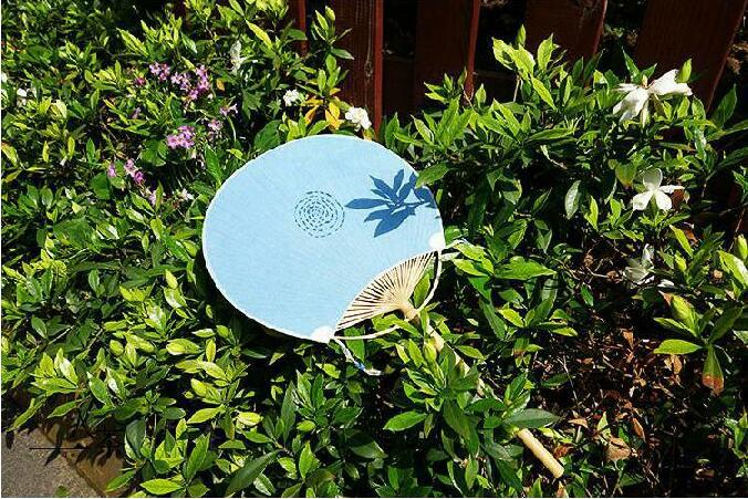 家佳樂文學(xué)復(fù)古刺繡和風(fēng)扇