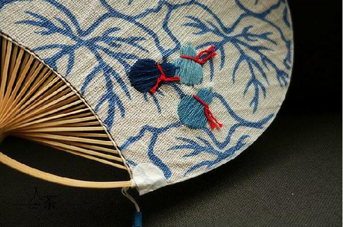 家佳樂文學(xué)復(fù)古刺繡和風(fēng)扇