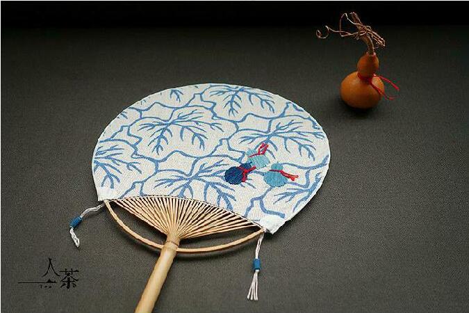 家佳樂文學(xué)復(fù)古刺繡和風(fēng)扇