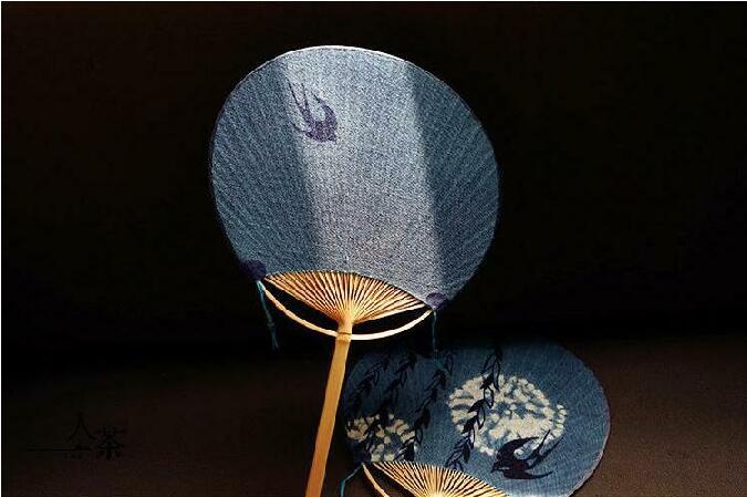 家佳樂文學(xué)復(fù)古刺繡和風(fēng)扇