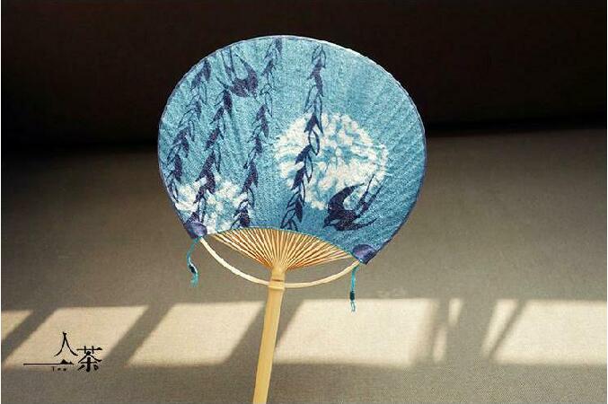 家佳樂文學(xué)復(fù)古刺繡和風(fēng)扇