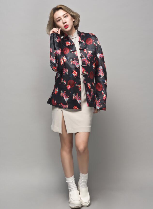 家佳樂文學(xué)麒麟印花盤扣唐裝圖片