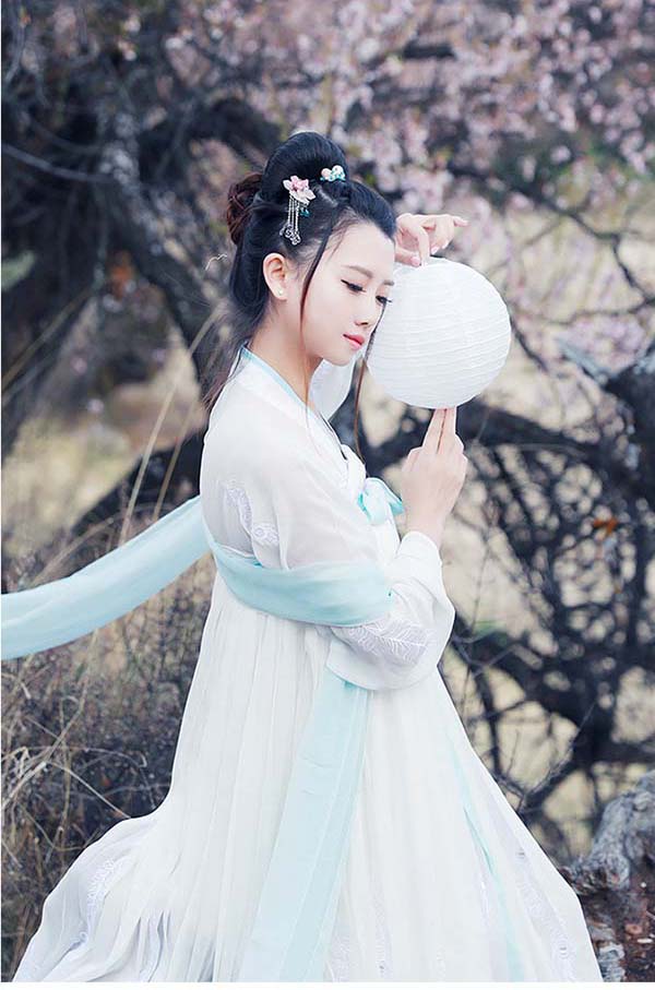 大擺繡花齊胸襦裙，漢服