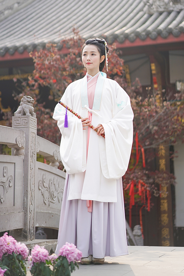 漢服  交領襦裙繡花長褙子