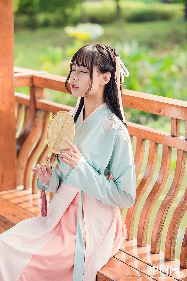 漢服襦裙 改良刺繡對襟齊腰襦裙