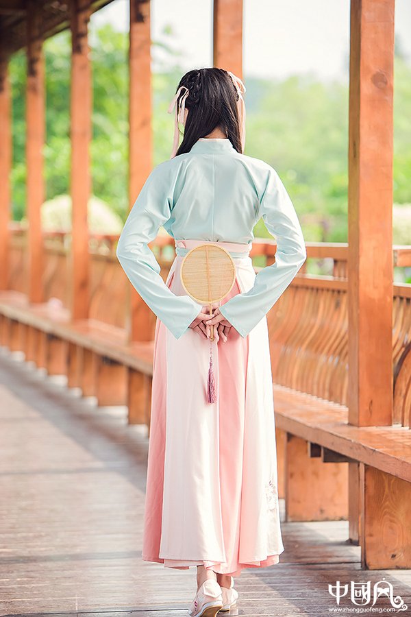 漢服襦裙 改良刺繡對襟齊腰襦裙