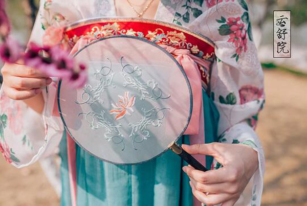 家佳樂文學(xué)繡花簡約清新團扇