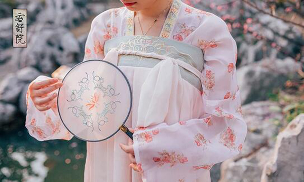 家佳樂文學(xué)繡花簡約清新團扇