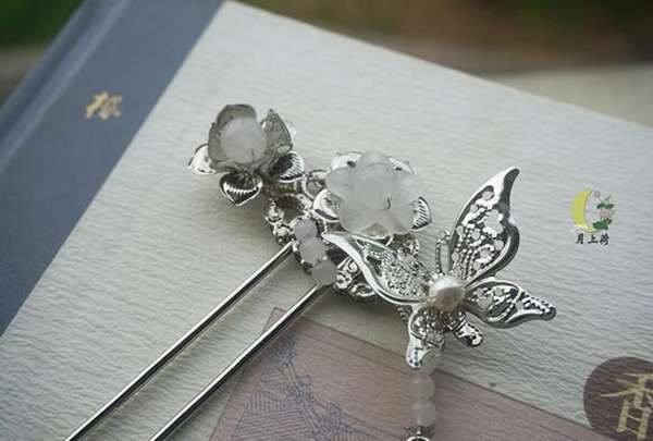 古風頭飾發(fā)簪鐵質銀色蝴蝶流蘇簪子