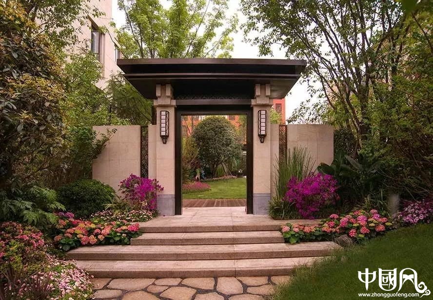 從風(fēng)水角度看庭院大門方位，了解其禁忌講究