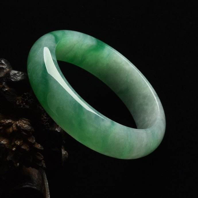 玉鐲子破碎有什么說(shuō)法？了解玉鐲的寓意