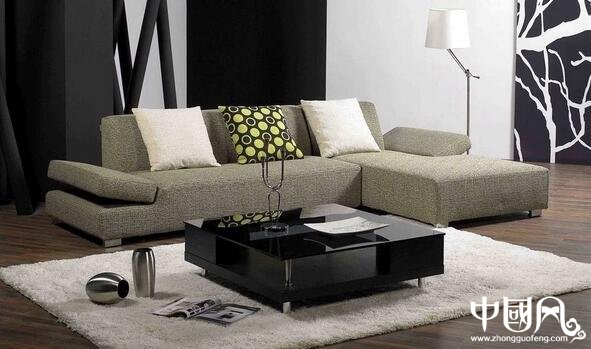 風(fēng)水上最快聚財?shù)姆椒? src="/wenxue/d/file/bigpic/190405/05/9-1F6061IR3405.jpg" / data-8QlG="TQoJo9"></p>
<p data-u6Px="bu4Vkj">
	聚財方法擺陣</p>
<p data-ZZO1="mtbTMB">
	只要在家中的財位放置水種植物、大葉綠植、錢箱、聚寶盆，就有助你將財產(chǎn)保存。錢箱、聚寶盆內(nèi)要放少許現(xiàn)金，即使零錢硬幣也可以。</p>
<p data-zpCC="1bdDdy">
	風(fēng)水布局只能起到輔助作用，絕非不勞而獲。</p>
<p data-6GjX="35LoMY">
	聚財方法佩戴旺財飾物</p>
<p data-aQRi="glXifW">
	五行相生相克，依據(jù)自己的五行屬性佩戴不同的旺財飾物，就可以令錢財累積。</p>
<p data-lG8o="FuLRTo">
	西歷8月8日至3月5日，即秋冬之間出生的人陰氣略重，可以佩戴長形綠色屬木，或者尖形紅色屬火的飾物等屬陽物件，令陰陽調(diào)和；</p>
<p data-BMwO="mpjMeJ">
	西歷3月6日至8月7日夏天出生的人陽氣重，可佩戴圓形白色屬金飾物，也可以佩戴藍(lán)色或呈波浪紋的屬水飾物，皆因金、水屬陰，能中和過重陽氣。</p>
<p data-0NvD="RfOZVW">
	聚財方法現(xiàn)金變實物</p>
<p data-VZAv="UkO8ms">
	天生無聚財命的人，如果發(fā)了一大筆橫財，快將那些金錢轉(zhuǎn)移成實物，例如買樓、黃金、股票、名表等，最好再拿出一部分做功德，做一些慈善活動，&ldquo;舍得、舍得&rdquo;嘛！</p>
<p data-gZwo="BkHcge">
	由于現(xiàn)金變成了資產(chǎn)，一方面應(yīng)了命格（即失去了那些金錢）；另一方面，所買的資產(chǎn)仍屬于你，并非真正的失去，將來要用錢時變賣即可。其實命格易散財?shù)娜耍瑧?yīng)該把錢多用于物業(yè)股票投資，杜絕任何亂花錢的機會。<br / data-HvL8="2tKDTM">
	&nbsp;</p>
<h2 data-g8j2="Ir9SfQ">
	聚財趕霉運的招財方法</h2>
<p style="text-align: center;" data-hCIm="HreR5T">
	<img alt=