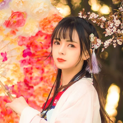 如花似夢帶傘女生頭像，唯美古風(fēng)真人頭像