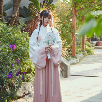 改良交領(lǐng)齊腰曲裾，漸變印花襦裙日常漢服