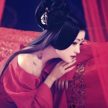 性感妖嬈紅衣女生頭像，唯美古風真人頭像