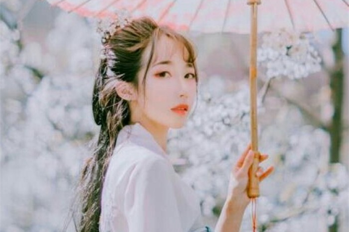 俏麗女子真人古風頭像，婉風流轉女生頭像