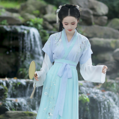 淺交領(lǐng)半臂雙鶴刺繡，改良漢服襦裙