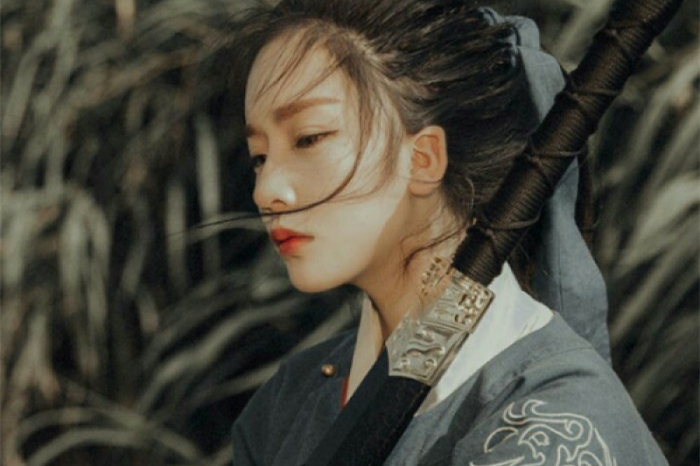 英氣瀟灑女子古風頭像，古典真人頭像