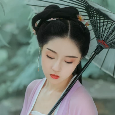 柳下紫衣帶傘頭像，唯美古風(fēng)真人頭像