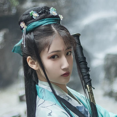 青玉流帶劍少女頭像，唯美古風(fēng)真人頭像