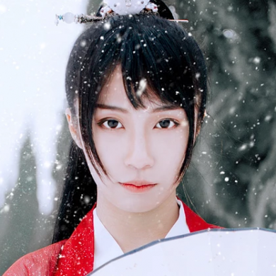 初雪紅衣俠客女生頭像，唯美古風(fēng)真人頭像