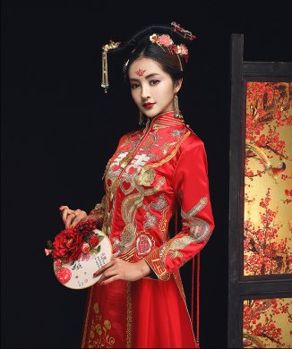 富貴金鳳中式禮服，別致飄帶新娘禮服