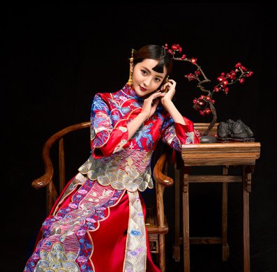 魚蓮嬉戲中式禮服，東方韻味新娘禮服