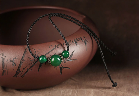 簡(jiǎn)約瑪瑙吊墜鎖骨鏈古典復(fù)古項(xiàng)鏈