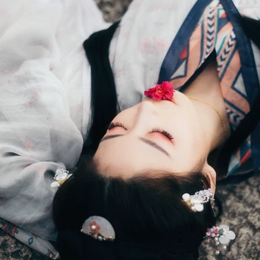 年華沉浮女子頭像，唯美古風(fēng)真人頭像