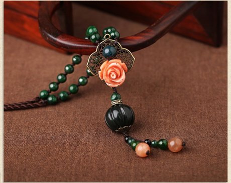 田青玉吊墜毛衣鏈，鏤空花朵項(xiàng)鏈?zhǔn)罪? / data-hqmM=