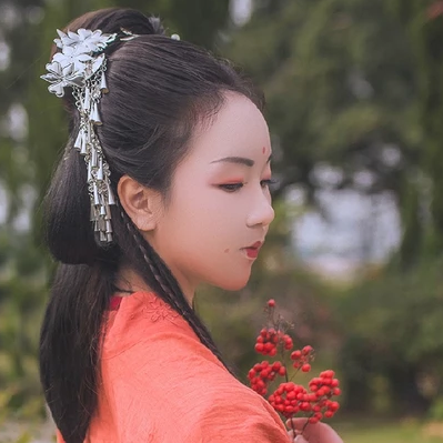 紅豆相思紅衣女生頭像，唯美古風(fēng)真人頭像